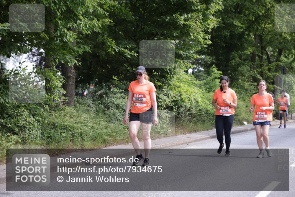 15.06.2025 - REWE Women's Run Jannik Wohlers http://msf.ph/oto/7934675 15.06.2025 10:12:26 Laufen 5630, 5296, 5541 meine-sportfotos.de