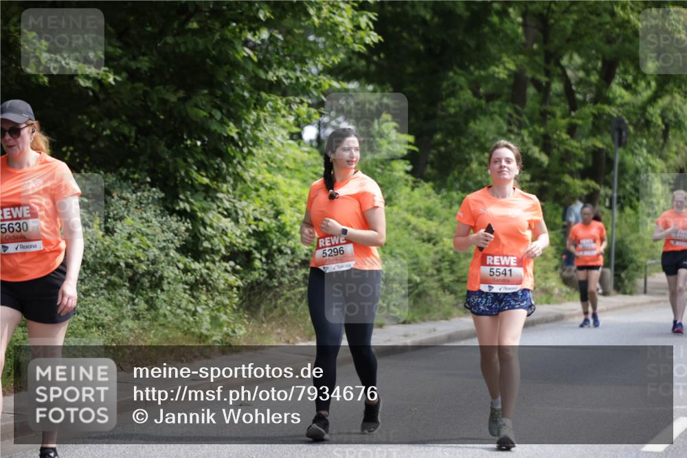 15.06.2025 - REWE Women's Run Jannik Wohlers http://msf.ph/oto/7934676 15.06.2025 10:12:26 Laufen 5630, 5296, 5541, 16160 meine-sportfotos.de