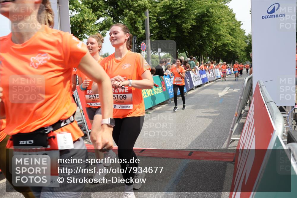 15.06.2025 - REWE Women's Run Strokosch-Dieckow http://msf.ph/oto/7934677 15.06.2025 11:07:46 Ziel 5014, 5016, 5052, 5109, 5144, 5174, 5200, 5278, 5358, 5479, 5548, 5560 meine-sportfotos.de