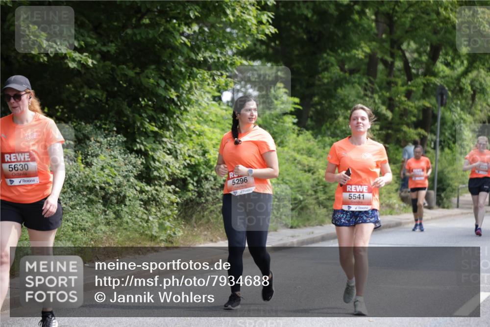 15.06.2025 - REWE Women's Run Jannik Wohlers http://msf.ph/oto/7934688 15.06.2025 10:12:27 Laufen 5630, 5296, 5541, 5409 meine-sportfotos.de