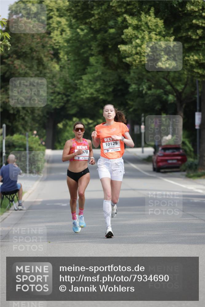 15.06.2025 - REWE Women's Run Jannik Wohlers http://msf.ph/oto/7934690 15.06.2025 08:37:51 Laufen 378, 10129 meine-sportfotos.de