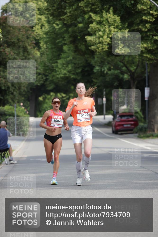 15.06.2025 - REWE Women's Run Jannik Wohlers http://msf.ph/oto/7934709 15.06.2025 08:37:51 Laufen 10878, 10129 meine-sportfotos.de