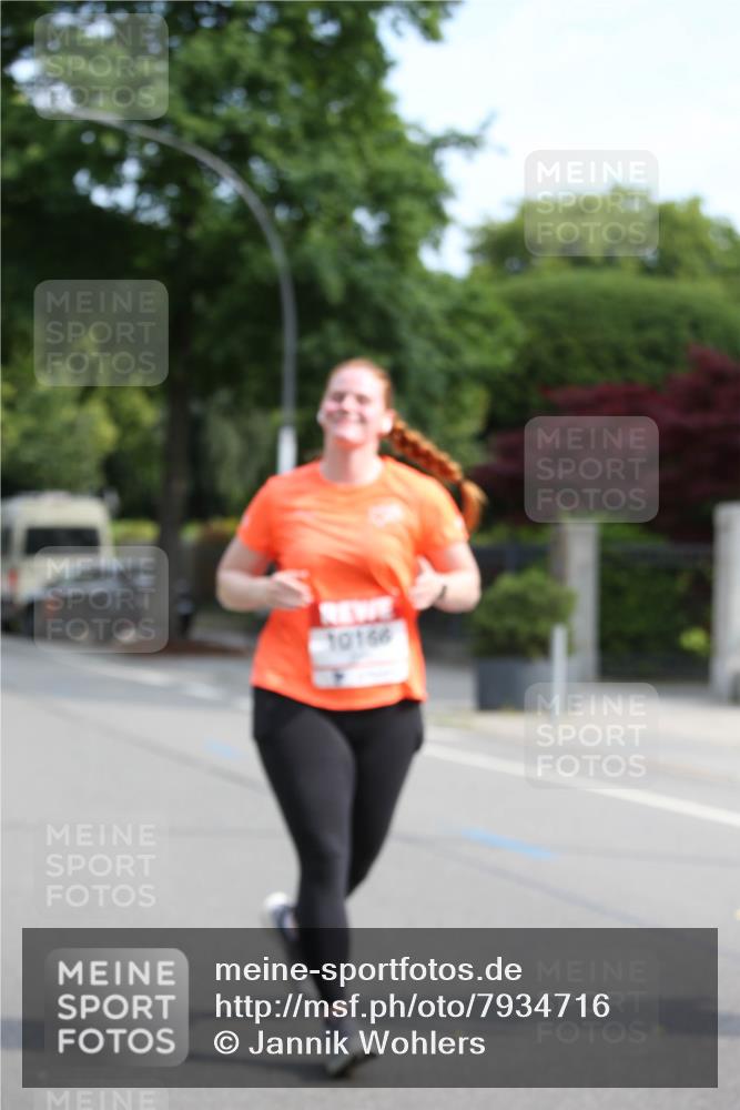 15.06.2025 - REWE Women's Run Jannik Wohlers http://msf.ph/oto/7934716 15.06.2025 09:52:24 Laufen 10166 meine-sportfotos.de