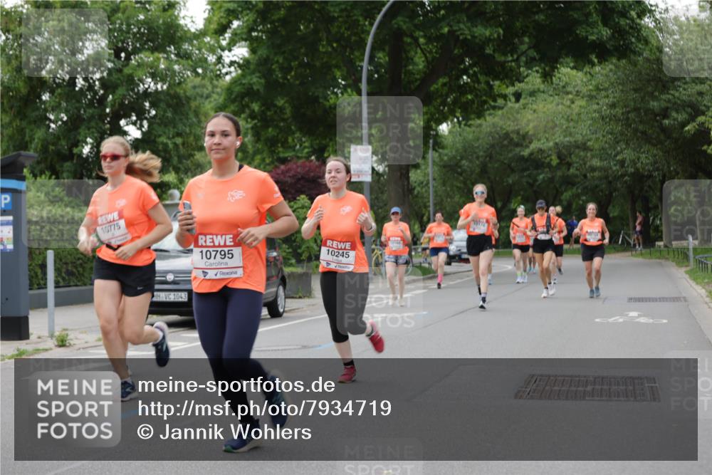 15.06.2025 - REWE Women's Run Jannik Wohlers http://msf.ph/oto/7934719 15.06.2025 08:25:45 Laufen 10775, 10795, 1043, 10245 meine-sportfotos.de