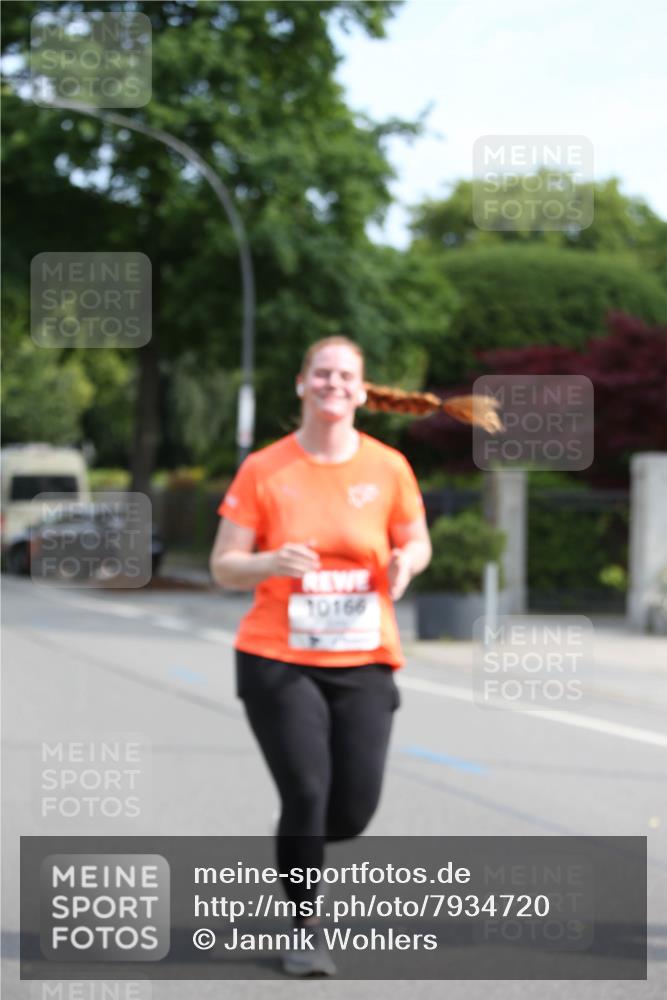 15.06.2025 - REWE Women's Run Jannik Wohlers http://msf.ph/oto/7934720 15.06.2025 09:52:24 Laufen 10166 meine-sportfotos.de