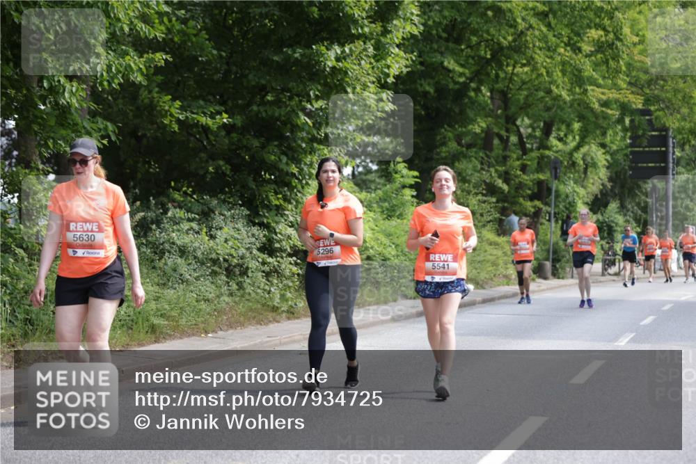 15.06.2025 - REWE Women's Run Jannik Wohlers http://msf.ph/oto/7934725 15.06.2025 10:12:27 Laufen 5630, 5296, 5541 meine-sportfotos.de