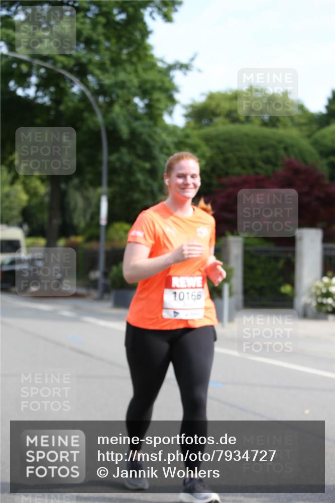 15.06.2025 - REWE Women's Run Jannik Wohlers http://msf.ph/oto/7934727 15.06.2025 09:52:24 Laufen 10166 meine-sportfotos.de