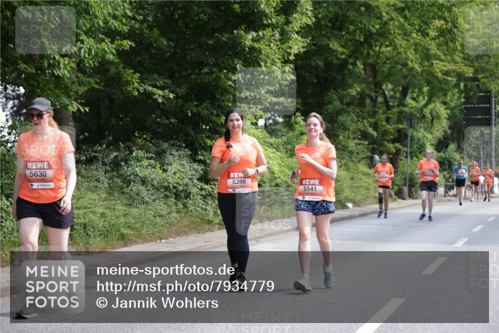 15.06.2025 - REWE Women's Run Jannik Wohlers http://msf.ph/oto/7934779 15.06.2025 10:12:28 Laufen 5630, 5296, 5541 meine-sportfotos.de