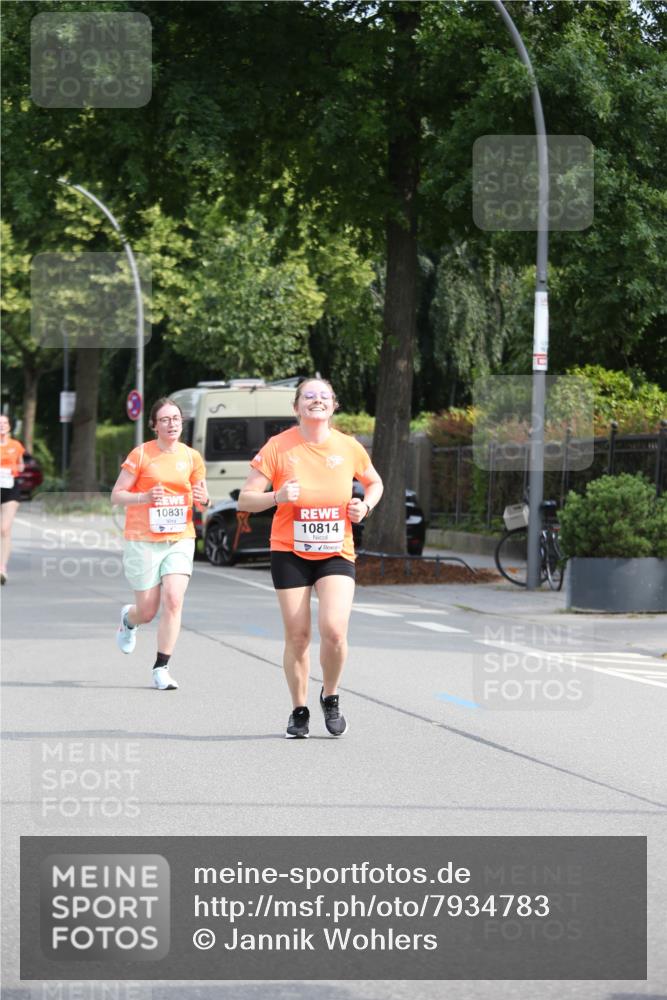 15.06.2025 - REWE Women's Run Jannik Wohlers http://msf.ph/oto/7934783 15.06.2025 09:52:37 Laufen 10831, 10814 meine-sportfotos.de