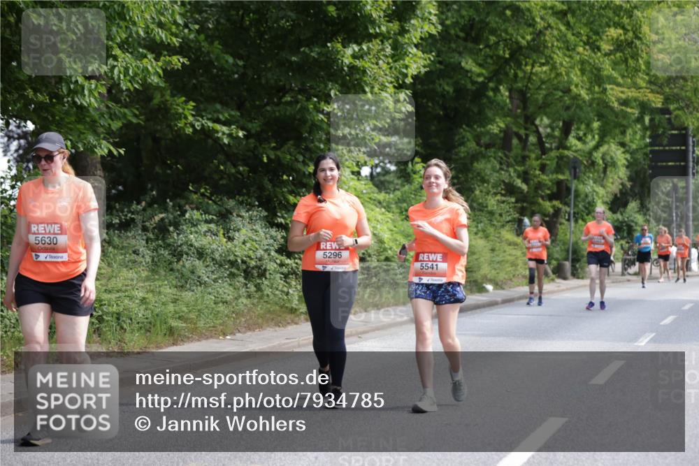 15.06.2025 - REWE Women's Run Jannik Wohlers http://msf.ph/oto/7934785 15.06.2025 10:12:28 Laufen 5630, 5296, 5541 meine-sportfotos.de