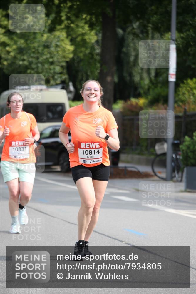 15.06.2025 - REWE Women's Run Jannik Wohlers http://msf.ph/oto/7934805 15.06.2025 09:52:38 Laufen 10831, 10814 meine-sportfotos.de