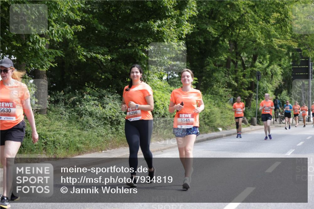 15.06.2025 - REWE Women's Run Jannik Wohlers http://msf.ph/oto/7934819 15.06.2025 10:12:28 Laufen 5630, 5296, 5541, 469 meine-sportfotos.de