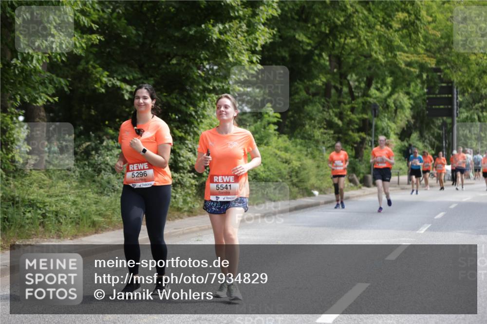 15.06.2025 - REWE Women's Run Jannik Wohlers http://msf.ph/oto/7934829 15.06.2025 10:12:28 Laufen 5296, 5541 meine-sportfotos.de