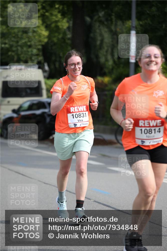 15.06.2025 - REWE Women's Run Jannik Wohlers http://msf.ph/oto/7934848 15.06.2025 09:52:39 Laufen 10831, 10814 meine-sportfotos.de