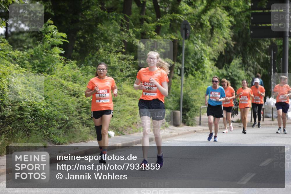 15.06.2025 - REWE Women's Run Jannik Wohlers http://msf.ph/oto/7934859 15.06.2025 10:12:31 Laufen 5521, 5469, 5255, 604 meine-sportfotos.de