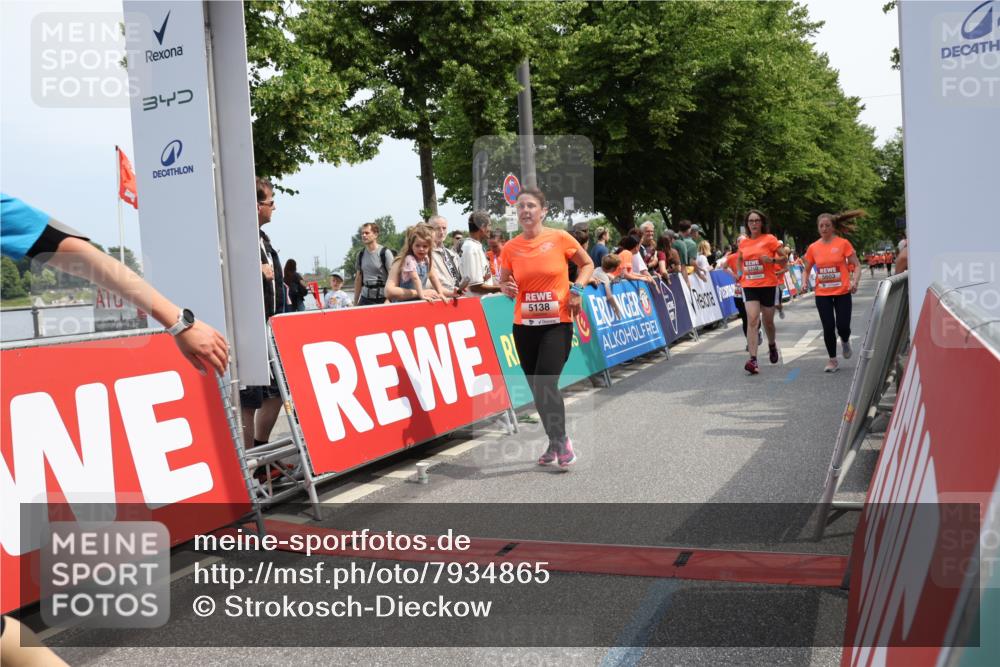 15.06.2025 - REWE Women's Run Strokosch-Dieckow http://msf.ph/oto/7934865 15.06.2025 11:07:58 Ziel 5050, 5138, 5181, 5231, 5350, 5351, 5357, 5509, 5603, 5634 meine-sportfotos.de