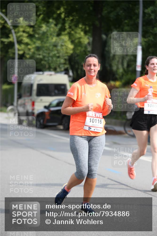 15.06.2025 - REWE Women's Run Jannik Wohlers http://msf.ph/oto/7934886 15.06.2025 09:52:44 Laufen 10116, 10800 meine-sportfotos.de