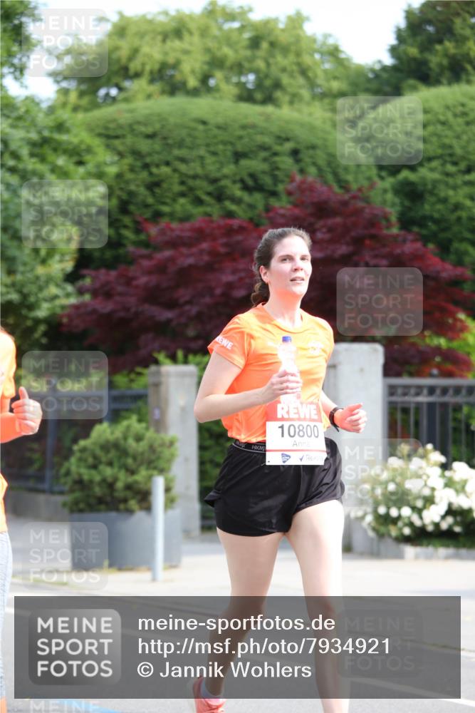 15.06.2025 - REWE Women's Run Jannik Wohlers http://msf.ph/oto/7934921 15.06.2025 09:52:46 Laufen 10800 meine-sportfotos.de