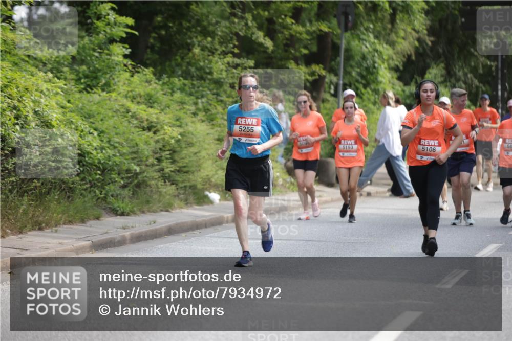 15.06.2025 - REWE Women's Run Jannik Wohlers http://msf.ph/oto/7934972 15.06.2025 10:12:37 Laufen 5255, 509, 5193, 5108, 50 meine-sportfotos.de