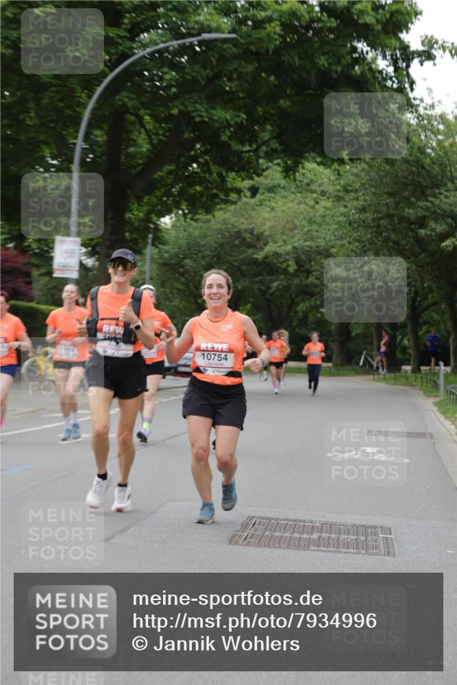 15.06.2025 - REWE Women's Run Jannik Wohlers http://msf.ph/oto/7934996 15.06.2025 08:25:50 Laufen 10754 meine-sportfotos.de