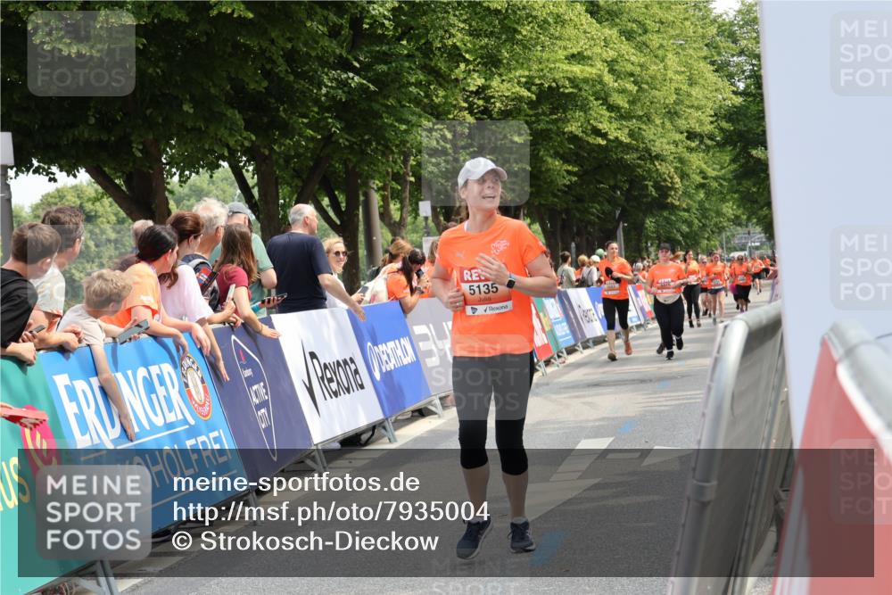 15.06.2025 - REWE Women's Run Strokosch-Dieckow http://msf.ph/oto/7935004 15.06.2025 11:08:19 Ziel 5135, 5643 meine-sportfotos.de
