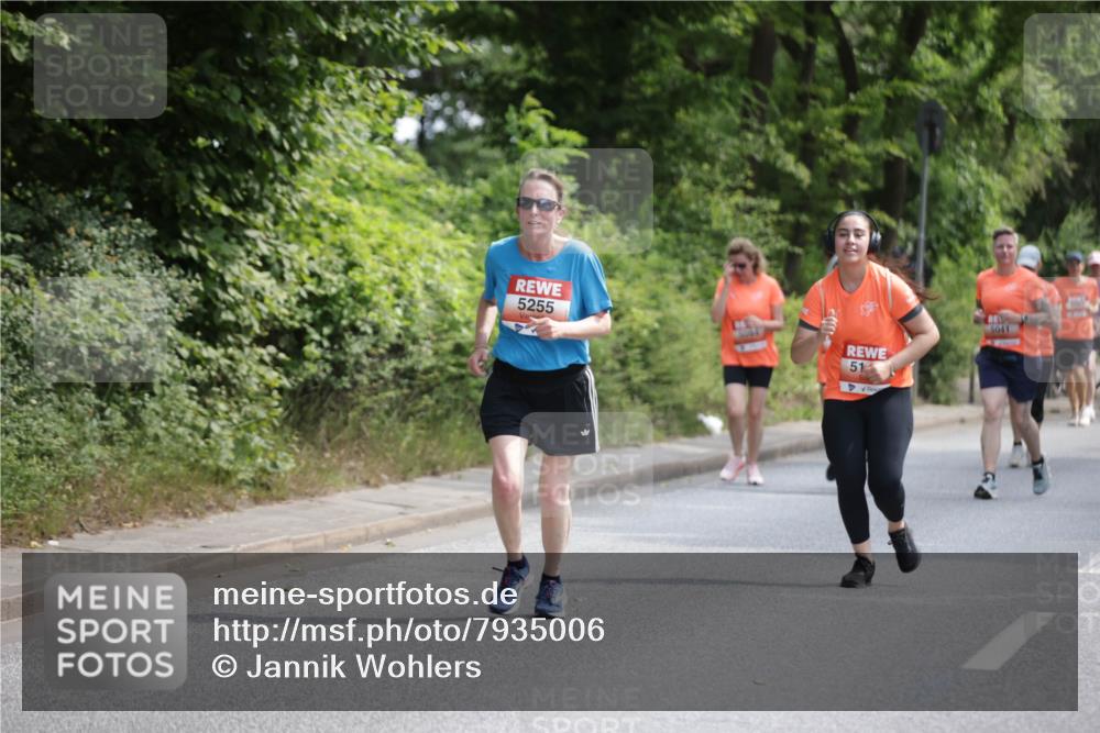 15.06.2025 - REWE Women's Run Jannik Wohlers http://msf.ph/oto/7935006 15.06.2025 10:12:39 Laufen 5255, 51, 6041 meine-sportfotos.de