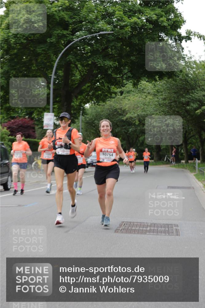 15.06.2025 - REWE Women's Run Jannik Wohlers http://msf.ph/oto/7935009 15.06.2025 08:25:50 Laufen 070, 10754 meine-sportfotos.de