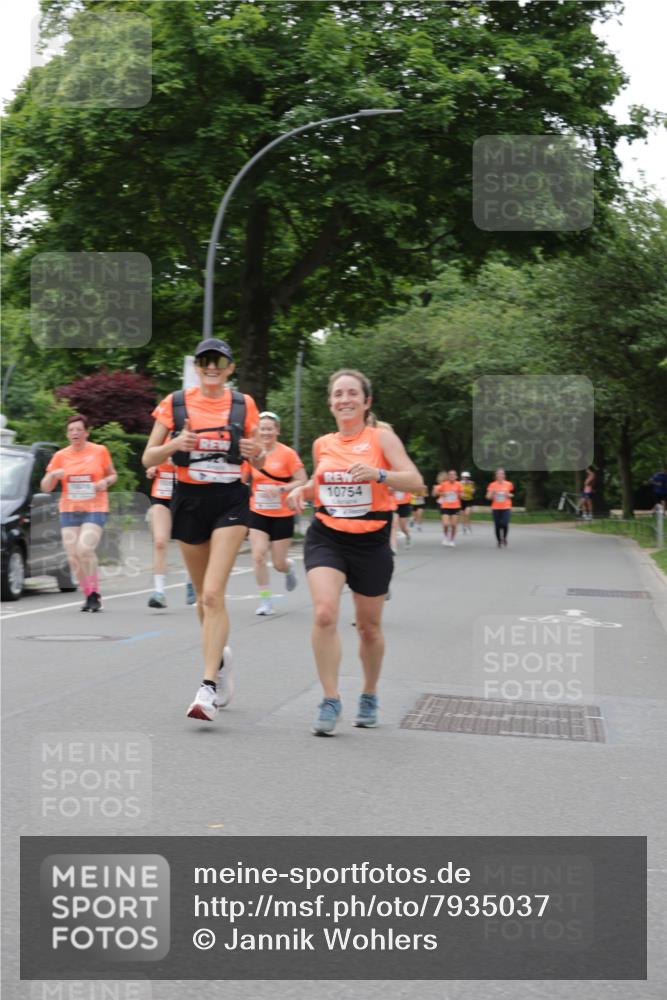 15.06.2025 - REWE Women's Run Jannik Wohlers http://msf.ph/oto/7935037 15.06.2025 08:25:50 Laufen 10754 meine-sportfotos.de