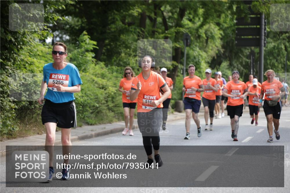 15.06.2025 - REWE Women's Run Jannik Wohlers http://msf.ph/oto/7935041 15.06.2025 10:12:40 Laufen 5255, 039, 5041, 510, 5040 meine-sportfotos.de