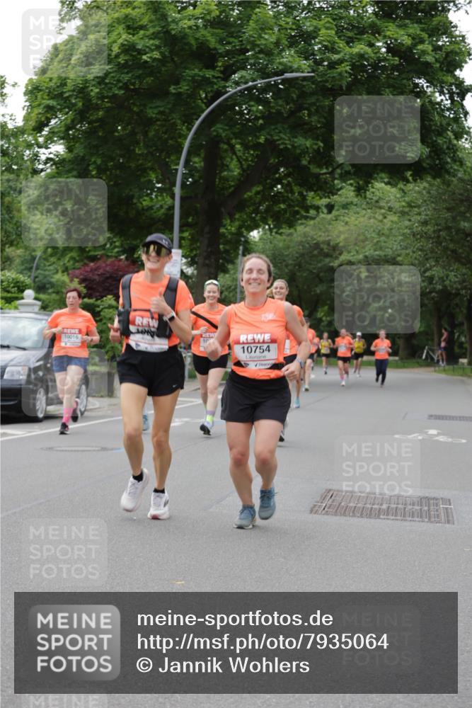 15.06.2025 - REWE Women's Run Jannik Wohlers http://msf.ph/oto/7935064 15.06.2025 08:25:50 Laufen 10016, 10, 10754 meine-sportfotos.de