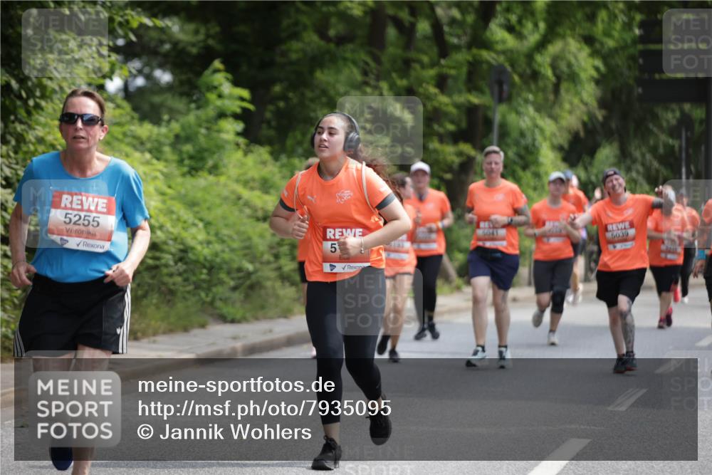 15.06.2025 - REWE Women's Run Jannik Wohlers http://msf.ph/oto/7935095 15.06.2025 10:12:41 Laufen 5255, 5, 6041, 5030 meine-sportfotos.de