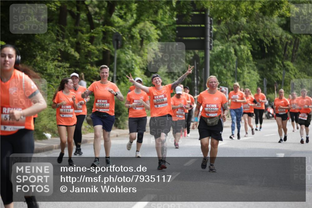 15.06.2025 - REWE Women's Run Jannik Wohlers http://msf.ph/oto/7935117 15.06.2025 10:12:42 Laufen 5039, 5041, 259, 5193, 5040, 5215, 51 meine-sportfotos.de