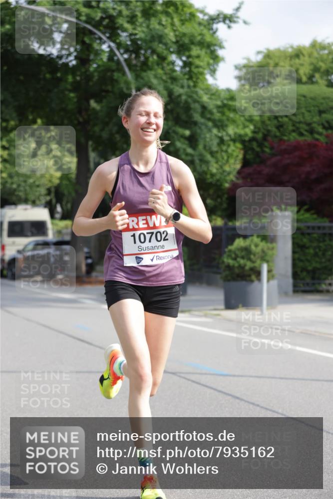 15.06.2025 - REWE Women's Run Jannik Wohlers http://msf.ph/oto/7935162 15.06.2025 08:38:47 Laufen 10702 meine-sportfotos.de