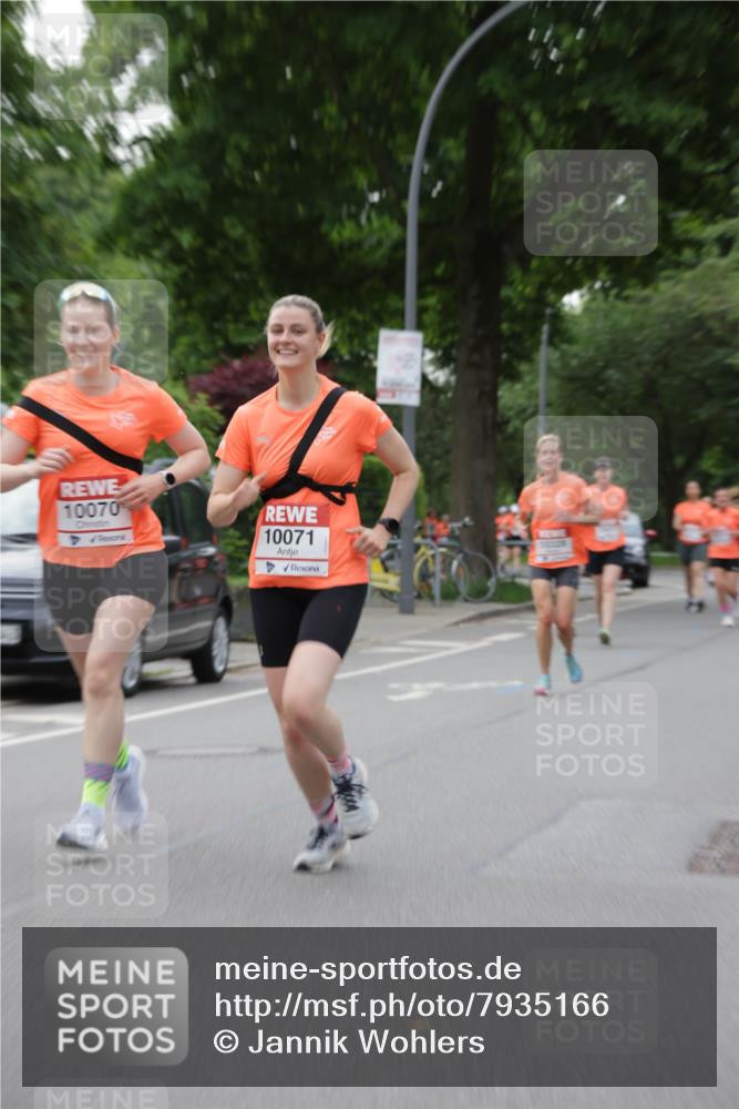 15.06.2025 - REWE Women's Run Jannik Wohlers http://msf.ph/oto/7935166 15.06.2025 08:25:53 Laufen 10070, 10071 meine-sportfotos.de
