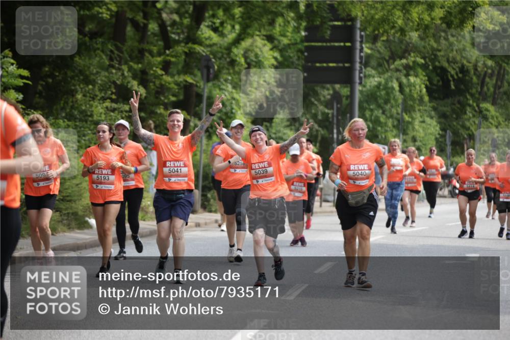 15.06.2025 - REWE Women's Run Jannik Wohlers http://msf.ph/oto/7935171 15.06.2025 10:12:42 Laufen 509, 5193, 095, 5041, 525, 5039, 5040, 5215, 6414, 5198 meine-sportfotos.de
