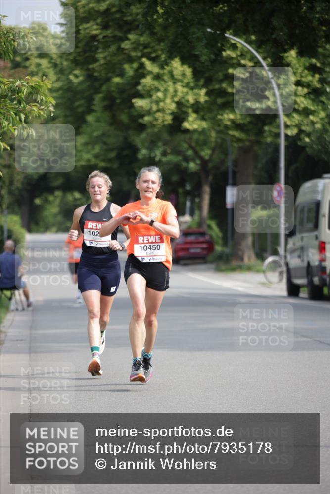 15.06.2025 - REWE Women's Run Jannik Wohlers http://msf.ph/oto/7935178 15.06.2025 08:40:21 Laufen 102, 10450 meine-sportfotos.de