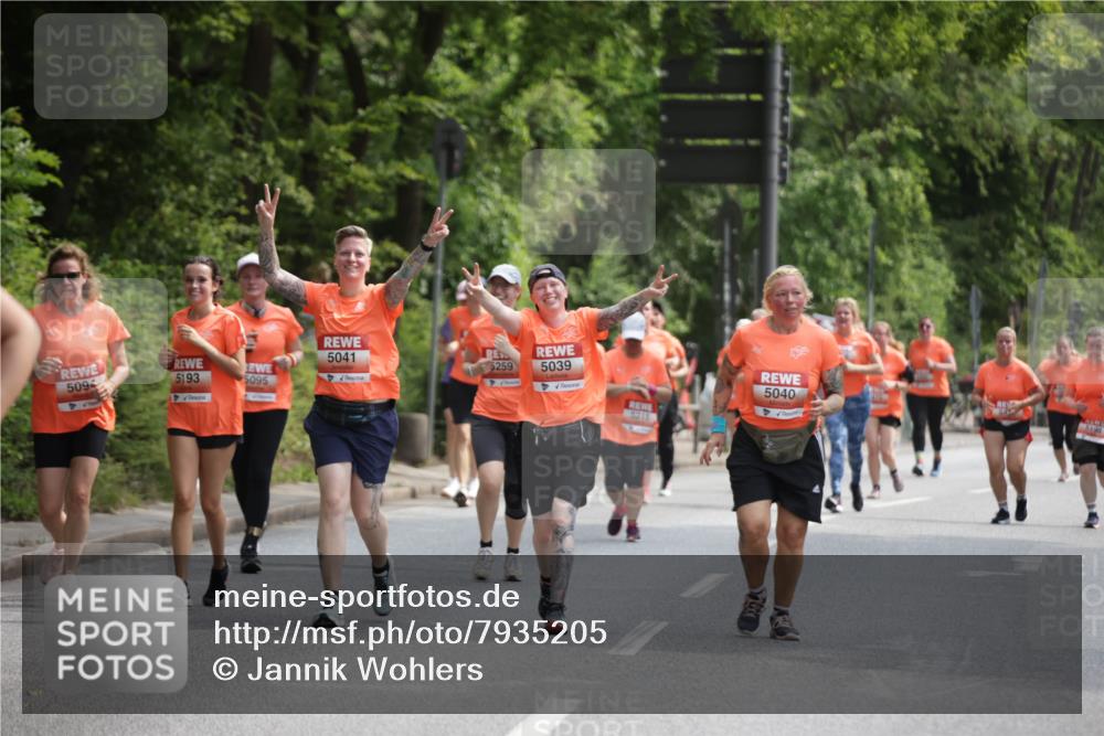 15.06.2025 - REWE Women's Run Jannik Wohlers http://msf.ph/oto/7935205 15.06.2025 10:12:42 Laufen 509, 5193, 5095, 5041, 5259, 5039, 5215, 5040 meine-sportfotos.de