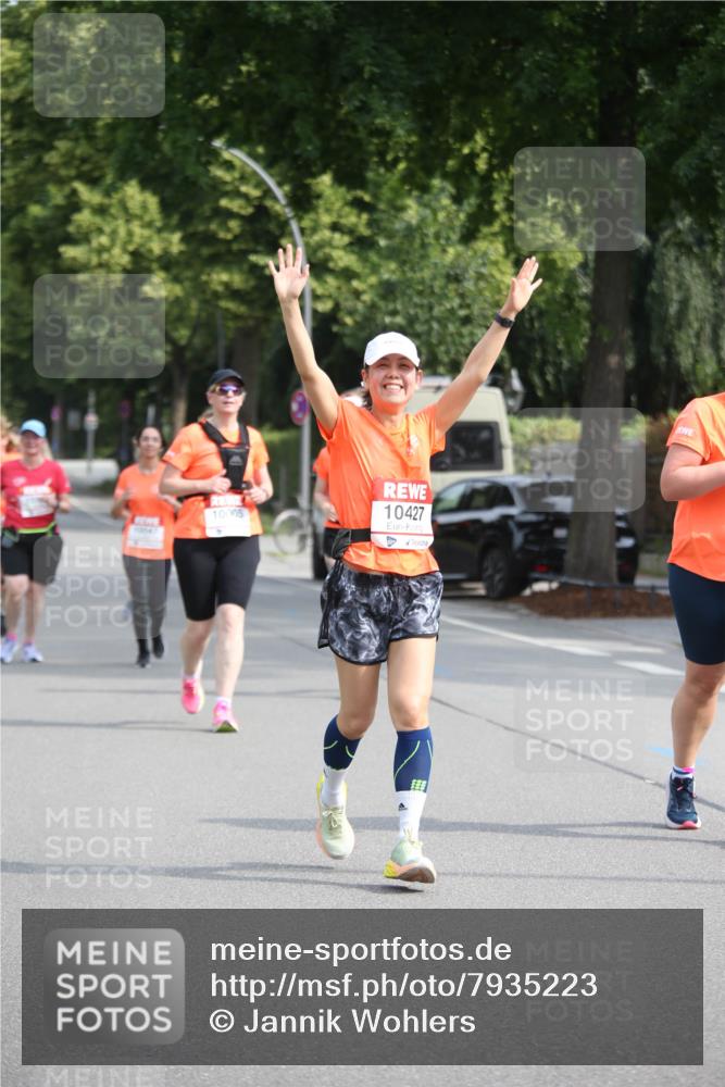 15.06.2025 - REWE Women's Run Jannik Wohlers http://msf.ph/oto/7935223 15.06.2025 09:52:59 Laufen 10427 meine-sportfotos.de