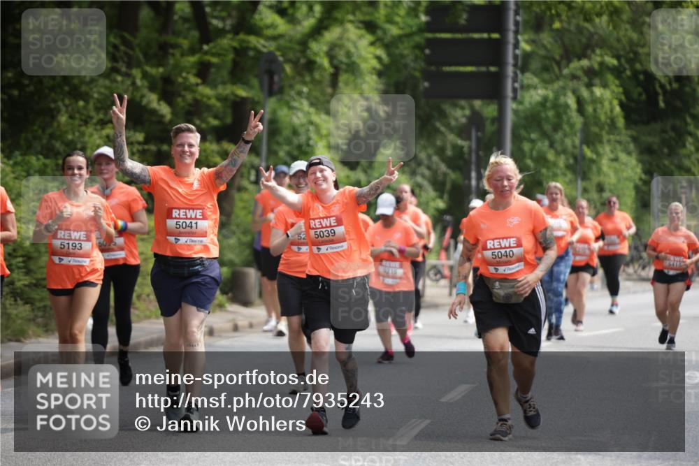 15.06.2025 - REWE Women's Run Jannik Wohlers http://msf.ph/oto/7935243 15.06.2025 10:12:43 Laufen 5193, 505, 5041, 52, 5039, 5215, 5040 meine-sportfotos.de
