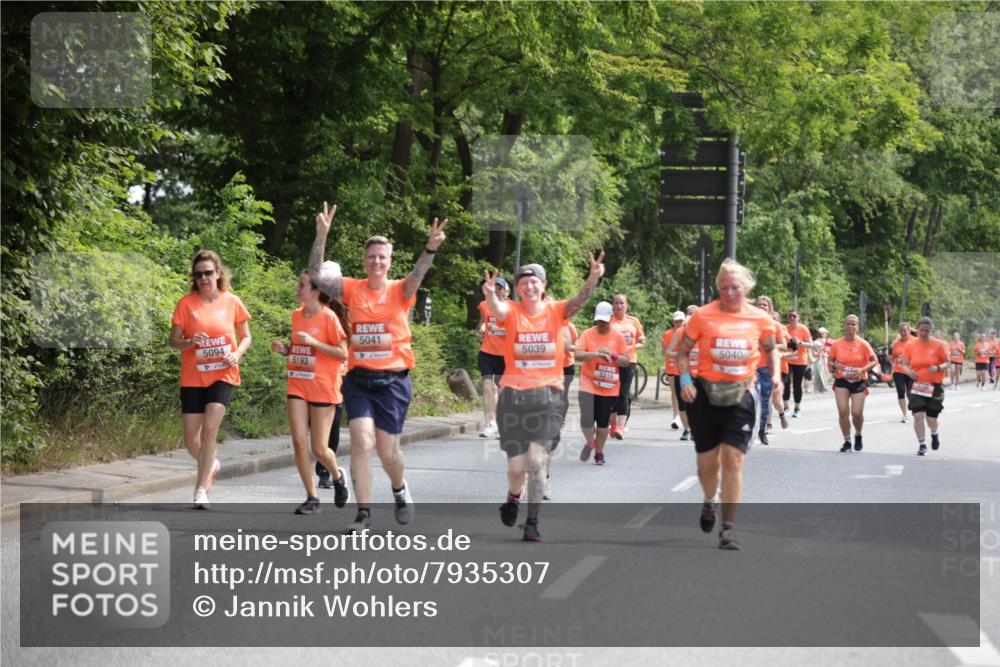 15.06.2025 - REWE Women's Run Jannik Wohlers http://msf.ph/oto/7935307 15.06.2025 10:12:44 Laufen 5041, 5039, 5094, 5193, 5215, 5040 meine-sportfotos.de