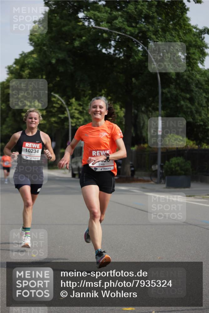 15.06.2025 - REWE Women's Run Jannik Wohlers http://msf.ph/oto/7935324 15.06.2025 08:40:24 Laufen 10234 meine-sportfotos.de