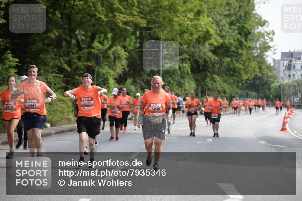 15.06.2025 - REWE Women's Run Jannik Wohlers http://msf.ph/oto/7935346 15.06.2025 10:12:45 Laufen 5039, 5041, 5193, 5215, 5040 meine-sportfotos.de