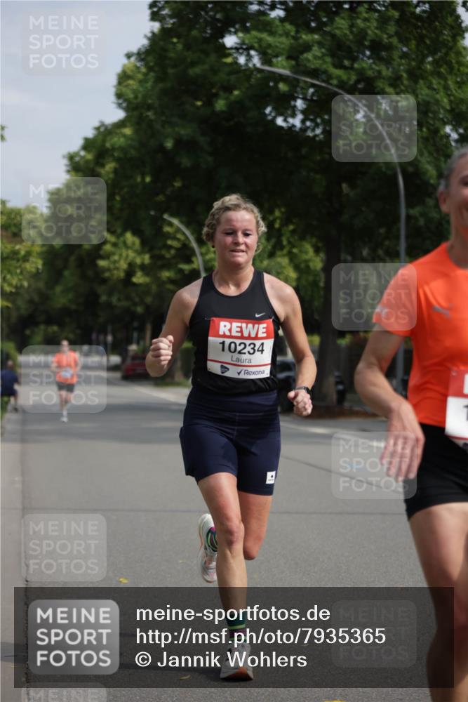 15.06.2025 - REWE Women's Run Jannik Wohlers http://msf.ph/oto/7935365 15.06.2025 08:40:24 Laufen 10234 meine-sportfotos.de