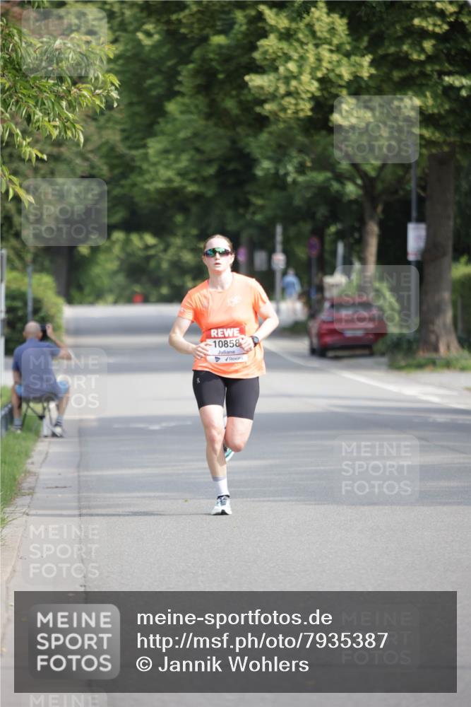 15.06.2025 - REWE Women's Run Jannik Wohlers http://msf.ph/oto/7935387 15.06.2025 08:40:27 Laufen 10858 meine-sportfotos.de