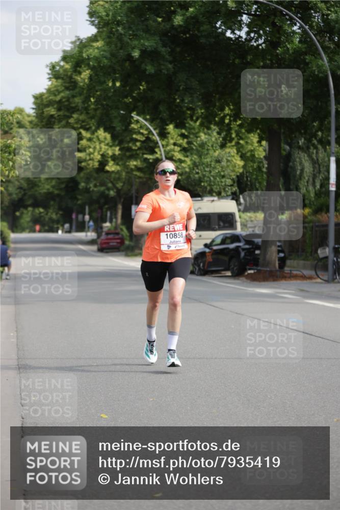 15.06.2025 - REWE Women's Run Jannik Wohlers http://msf.ph/oto/7935419 15.06.2025 08:40:30 Laufen 10858 meine-sportfotos.de