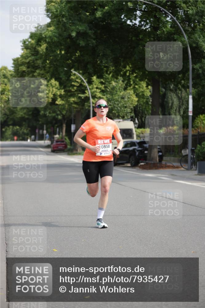 15.06.2025 - REWE Women's Run Jannik Wohlers http://msf.ph/oto/7935427 15.06.2025 08:40:30 Laufen 0858 meine-sportfotos.de