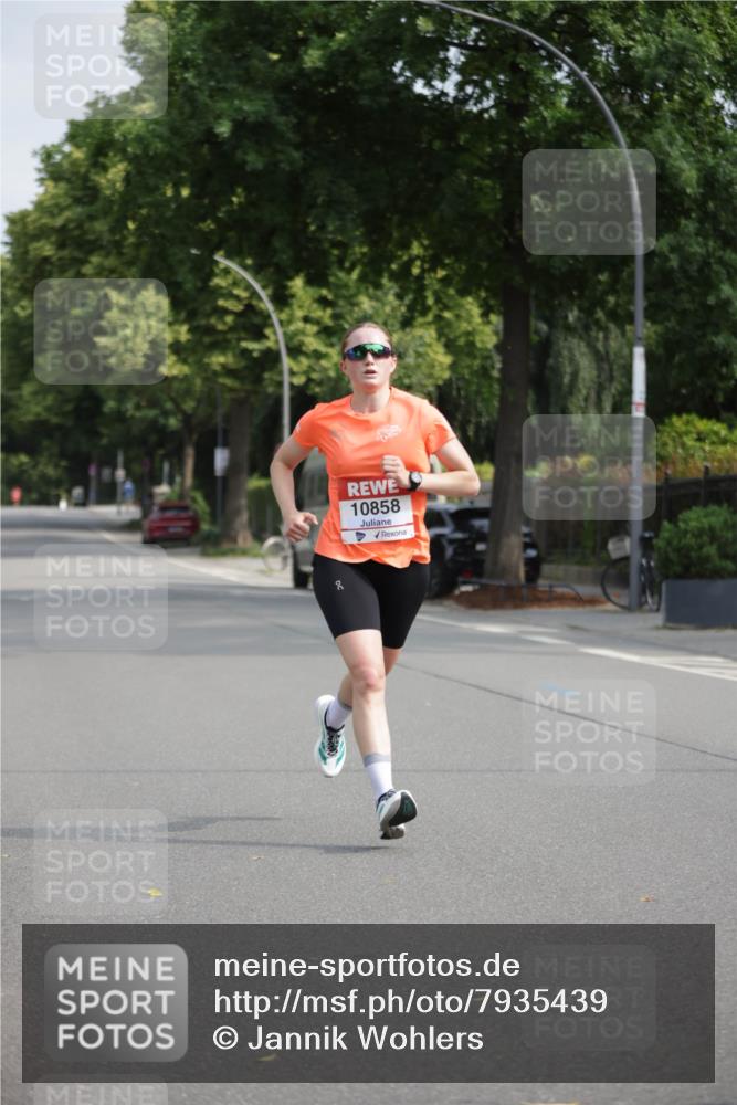 15.06.2025 - REWE Women's Run Jannik Wohlers http://msf.ph/oto/7935439 15.06.2025 08:40:30 Laufen 10858 meine-sportfotos.de