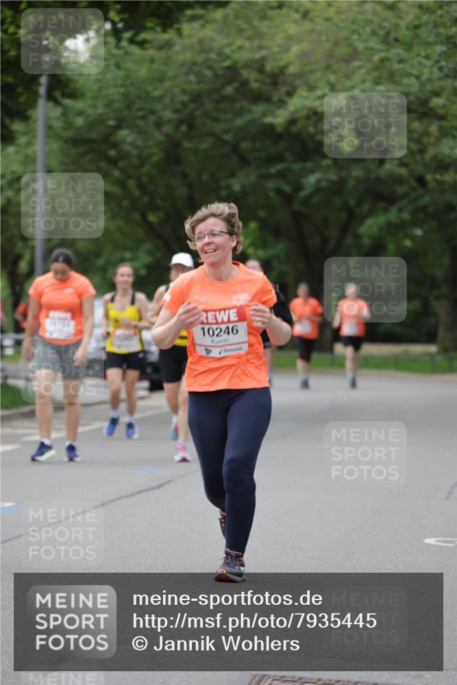 15.06.2025 - REWE Women's Run Jannik Wohlers http://msf.ph/oto/7935445 15.06.2025 08:25:59 Laufen 10246 meine-sportfotos.de