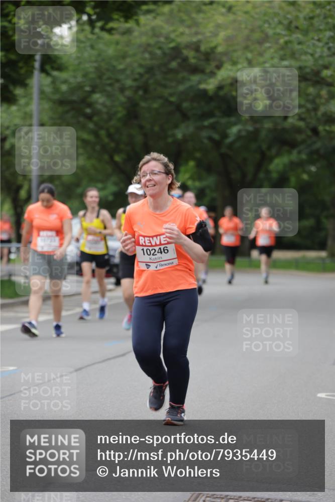 15.06.2025 - REWE Women's Run Jannik Wohlers http://msf.ph/oto/7935449 15.06.2025 08:25:59 Laufen 18, 10246 meine-sportfotos.de