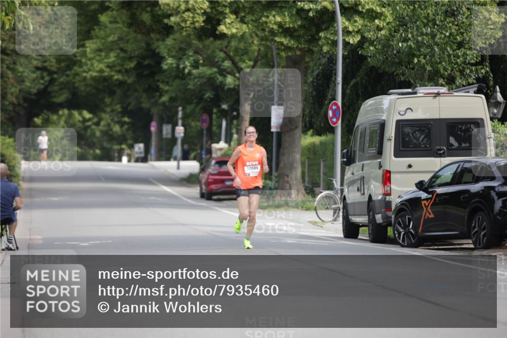 15.06.2025 - REWE Women's Run Jannik Wohlers http://msf.ph/oto/7935460 15.06.2025 08:41:06 Laufen 10686 meine-sportfotos.de